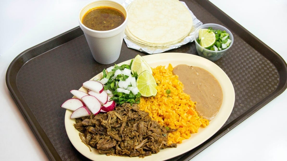 Platillo De Barbacoa Con Consome.